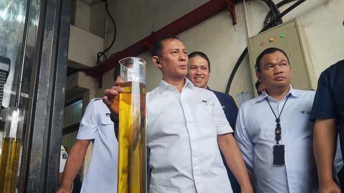 Satgas Pangan Polri cek Minyakita di pasaran (Fawdi/detikcom)