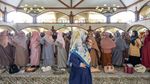 Semangatnya Emak-emak di Bandung Ikut Pesantren Ramadan