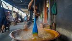 Sibuknya Perajin Dodol Betawi Kala Pesanan Meningkat Jelang Lebaran