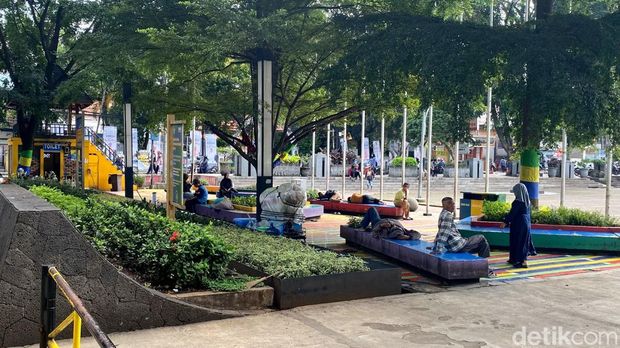 Spot ngabuburit di Alun-alun Ujungberung Bandung.