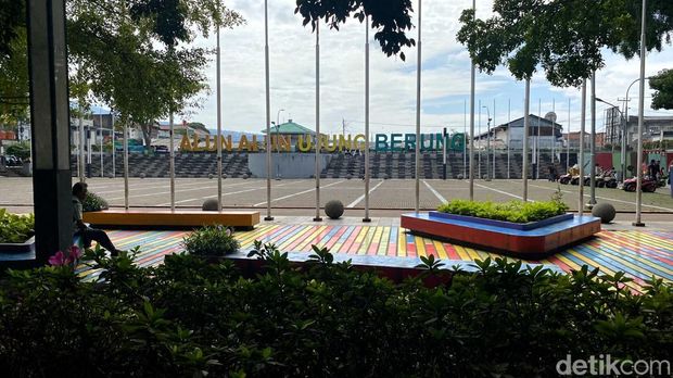 Spot ngabuburit di Alun-alun Ujungberung Bandung.