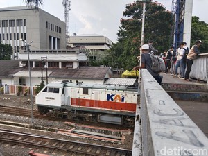 Cara Beda Ngabuburit di Bandung: Menyaksikan Kereta Api Lewat