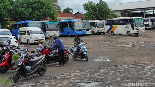 Suasana Perum Damri di Jalan TGH Faesal, Mataram beberapa waktu lalu. (Nathea Citra/detikBali)