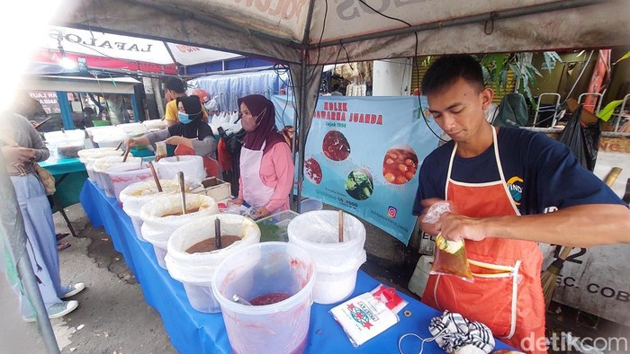 Takjil kolak Panca Warna Simpang Dago