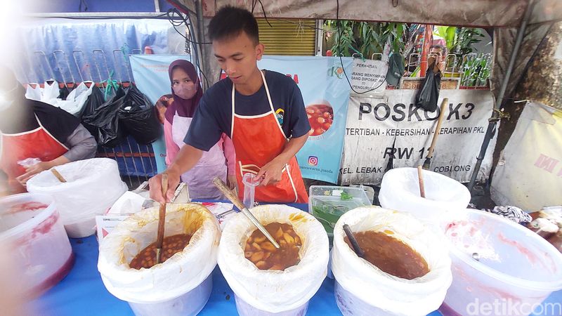 Takjil kolak Panca Warna Simpang Dago