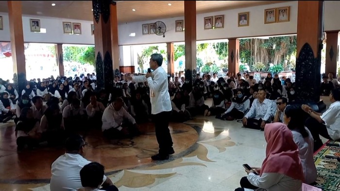 Tenaga honorer Trenggalek demo terkait penundaan pengangkatan PPPK