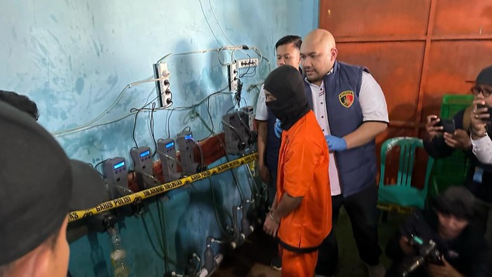 Tersangka sunat takaran Minyakita di Kabupaten Tangerang (Bahtiar/detikcom)