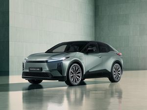 Toyota Setrum C-HR Jadi Mobil Listrik, Jarak Tempuh hingga 600 Km