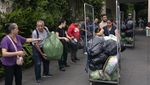 Tumpukan Barang Sumbangan untuk Korban Banjir Bandang Argentina