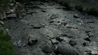 Sungai Tomoe dikelilingi bukit