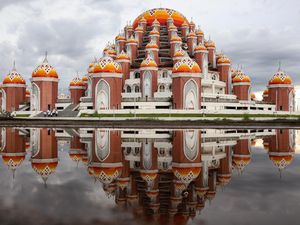 Wisata Religi Masjid 99 Kubah Asmaul Husna di Makassar