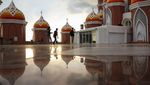 Wisata Religi Masjid 99 Kubah Asmaul Husna di Makassar