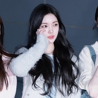 Paras cantik Yuha Hearts2Hearts mencerminkan aura elegan dan menawan seperti para seniornya di industri hiburan Korea. Secara khusus, netizen Korea menyebut bagian dagunya yang membuat Yuha mirip dengan aktris Song Hye Kyo. Foto: Instagram