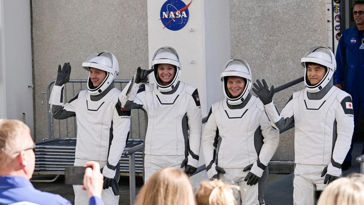 NASAs  SpaceX Crew-10 Cosmonaut  Mission Specialist Kirill Peskov of Roscosmos of Russia,  Pilot Nichole Ayers and Commander Anne McClain of U.S. and Mission Specialist Takuya Onishi of Japans JAXA,  walk from the Operations & Checkout Building at the Kennedy Space Center for transport to Launch Complex 39-A ahead of their launch to the International Space Station in Cape Canaveral, Florida, U.S., March 12, 2025. REUTERS/Steve Nesius