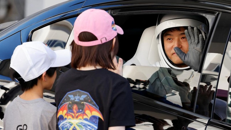 NASA's  SpaceX Crew-10 crew member, Pilot Nichole Ayers reacts as the crew walked from the Operations & Checkout Building at the Kennedy Space Center for transport to Launch Complex 39-A ahead of their launch to the International Space Station in Cape Canaveral, Florida, U.S., March 12, 2025. Reuters/Joe Skipper