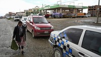 Kementerian energi Bolivia mengumumkan pada hari Selasa sebuah paket insentif yang dirancang untuk meningkatkan impor bensin dan solar. Langkah-langkah tersebut bertujuan untuk merevitalisasi pasar energi swasta negara tersebut dan mengatasi kekurangan bahan bakar yang telah melumpuhkan sebagian ekonomi. Menurut pernyataan kementerian, insentif tersebut termasuk mempercepat persetujuan izin impor dan mengurangi pajak atas pasokan bahan bakar impor. 