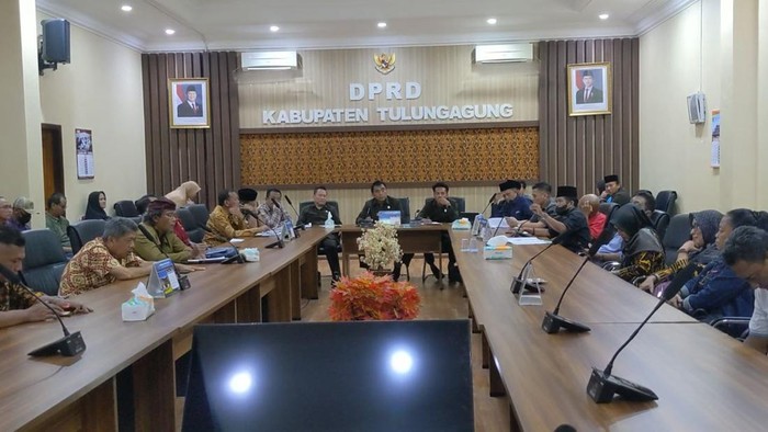 Audiensi para pengusaha hiburan malam dan Komisi B DPRD Tulungagung