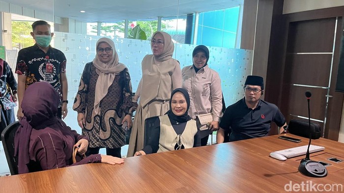 Bakal Calon Wali Kota Palopo Naili Trisal menjalani pemeriksaan kesehatan di RS Labuang Baji, Makassar.