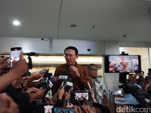 Ahok Kaget Usai Diperiksa Kejagung: Saya Cuma Tahu Sekaki, Mereka Sekepala