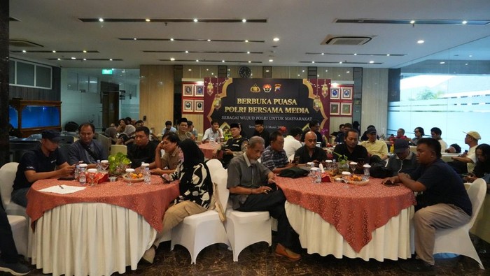 Buka Puasa Bersama Polri dan Media di Mapolda Jateng, Kecamatan Semarang Selatan, Kamis (13/3/2025).