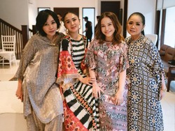 Gaya Penyanyi Bukber di Rumah Ariel, Rossa Hingga BCL Kompak Pakai Baju Print