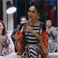 Dalam postingan Rossa terungkap agenda mereka selain bukber. “Berbagi cerita, pemikiran, dan berdiskusi tentang industri musik Indonesia yang kita cintai, mencari solusi yang terbaik dengan hati dan kepala yang dingin, dan sejatinya tentunya keadilan untuk semua pihak,”Foto: Instagram