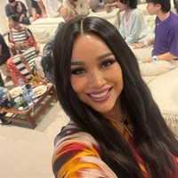 Dalam bukber para penyanyi kali ini, baik yang beragama Islam maupun tidak terlihat saling berbagai, mengobrol, dan menikmati acara. Foto: Instagram