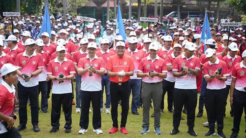 Bupati Gianyar I Made Mahayastra membuka Pekan Olahraga dan Seni Pelajar (Porsenijar) Kabupaten Gianyar 2025 di Taman Maheswara, Kamis (13/3/2025). (Foto: Dok. Pemkab Gianyar)
