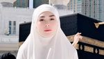 Potret Haru Celine Evangelista Jalani Umrah