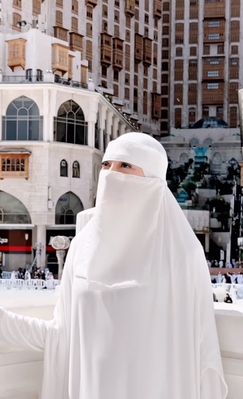 celine evangelista umrah