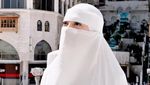 Potret Haru Celine Evangelista Jalani Umrah