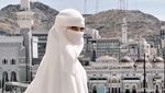 Potret Haru Celine Evangelista Jalani Umrah