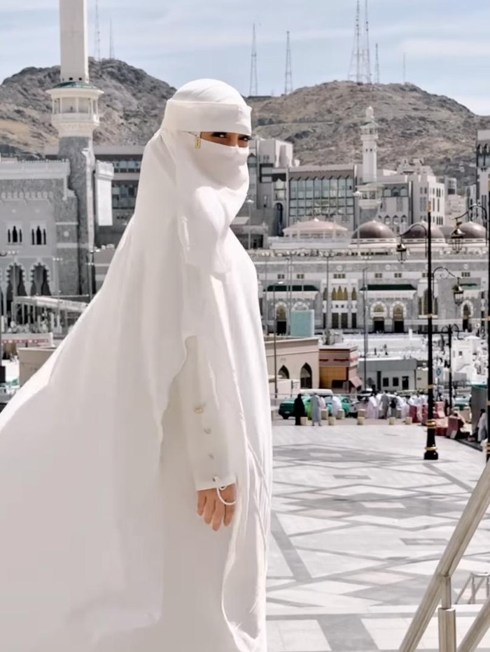celine evangelista celine evangelista umrah