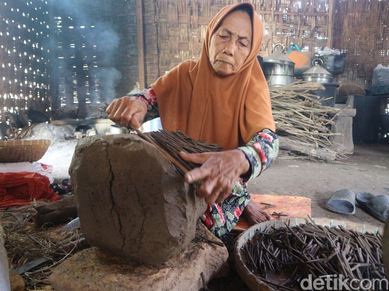 cemilan amppo khas tuban buatan rasimah
