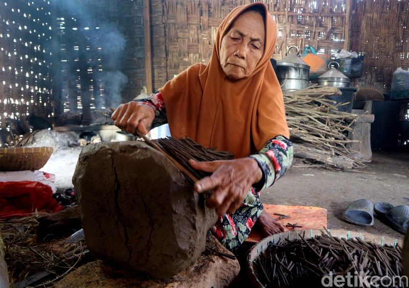 cemilan amppo khas tuban buatan rasimah
