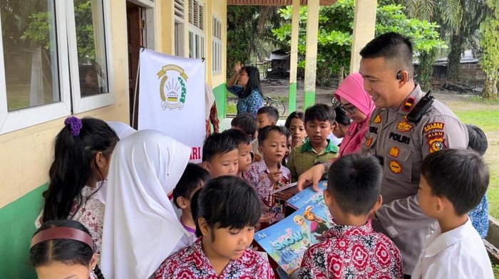 Dedikasi Ipda Ripal Indrawata untuk warga di Indragiri Hulu, Riau