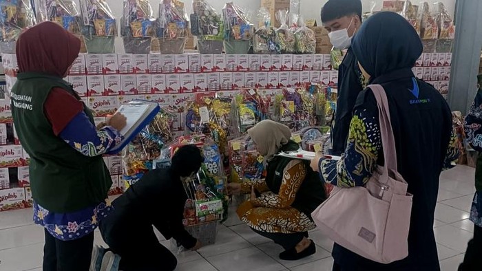 Dinkes dan BPOM Tulungagung sidak toko yang menjual parsel lebaran