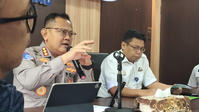 Direktur Lalulintas Polda Riau saat rapat bersama. (Foto: Istimewa).