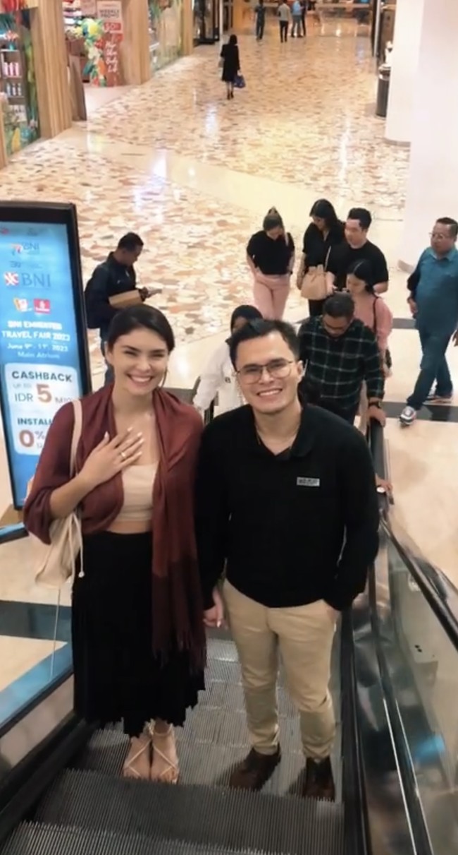 Setelah menikah Dokter Oky dan Sarah juga memilih menjalani program bayi tabung untuk memperoleh keturunan. Hal itu disampaikannya melalui video yang diunggah oleh Bocah Indonesia di TikTok. Foto: Instagram/@dr.okypratamaa