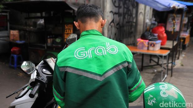 Driver ojol Grab di Tendean, Jakarta Selatan.