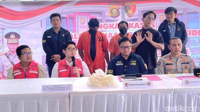 Dua penimbun BBM subsidi di Palembang dengan modus gunakan Barcode MyPertamina