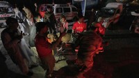 Seorang sumber keamanan yang enggan disebutkan namanya mengatakan, banyak orang telah kehilangan nyawa mereka dalam serangan tersebut. Dia menambahkan bahwa 80 personel militer termasuk di antara 425 penumpang di dalam kereta.