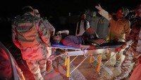 Sumber keamanan lainnya mengatakan 104 penumpang telah diselamatkan, 17 orang terluka dibawa ke rumah sakit dan 16 militan telah terbunuh. Dia menambahkan bahwa sisanya telah dikepung.