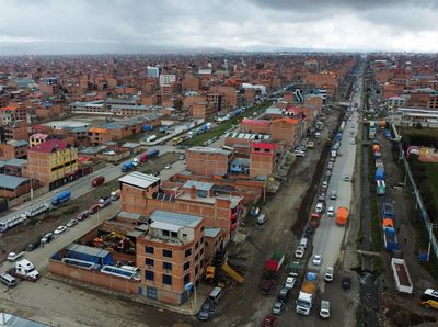 Foto Udara Antrean Panjang di SPBU Bolivia