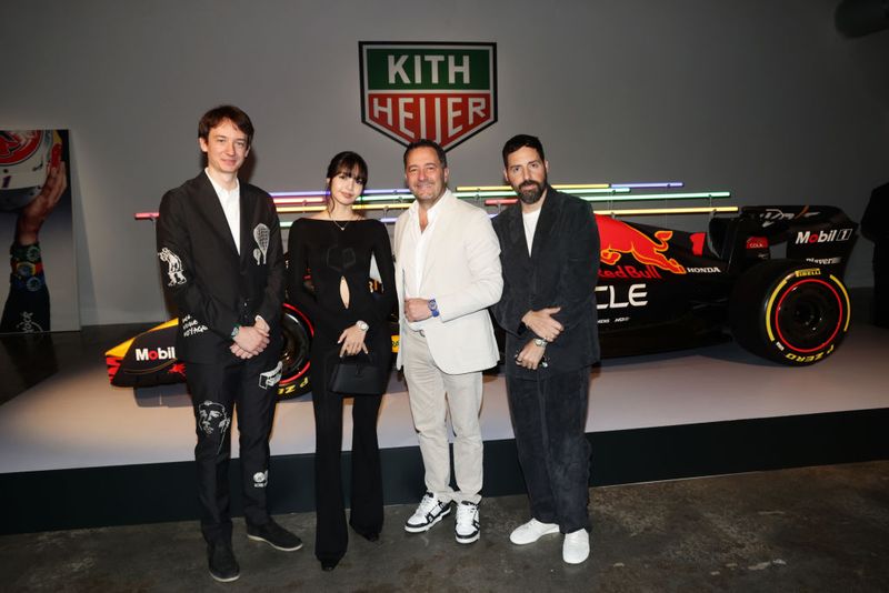 FrΓ©dΓ©ric Arnault dan Lisa BLACKPINK MIAMI, FLORIDA - MAY 03: (L-R) FrΓ©dΓ©ric Arnault, Lisa Manobal, Julien Tornare and Ronnie Fieg attends the TAG Heuer Formula 1 Kith Launch Celebration at Rubell Museum on May 03, 2024 in Miami, Florida. (Photo by John Parra/Getty Images for TAG Heuer )