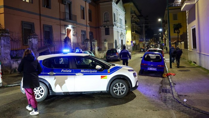 Policemen and residents wait after an overnight earthquake jolted Naples, Italy March 13, 2025. The quake struck at 01:25 local time (00:25 GMT), registering a magnitude of 4.4 according to Italy's National Institute of Geophysics and Volcanology (INGV). REUTERS/Ciro De Luca