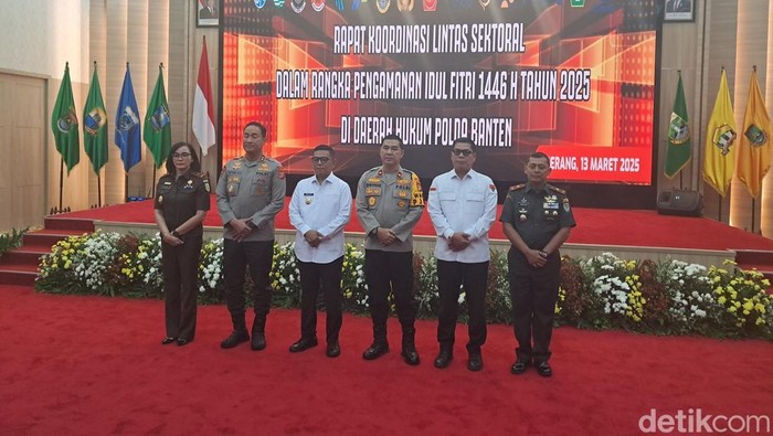 Gubernur Banten dan Kapolda Banten gelar rapat bahas arus mudik 2025. (Arief/detikcom)