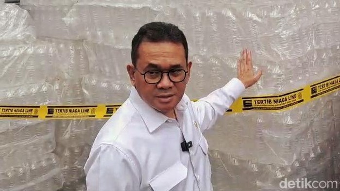 Gudang MinyaKita di Karawang disegel.
