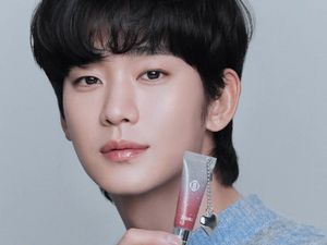 8 Foto Kim Soo Hyun Jadi Model Iklan Parfum Hingga Kosmetik, Terancam Boikot