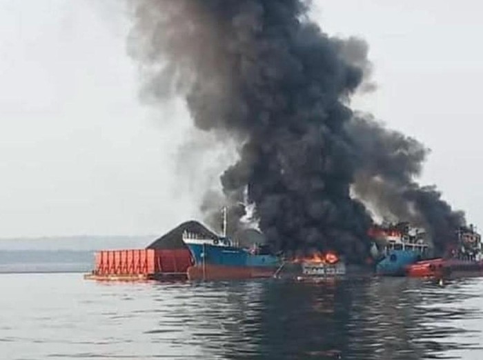 Kapal meledak di perairan Lamongan.